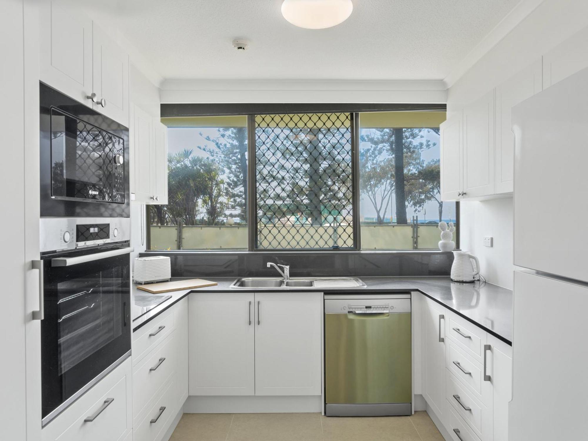 Seacrest Beachfront Apartments Surfers Paradise Gold Coast Exterior foto